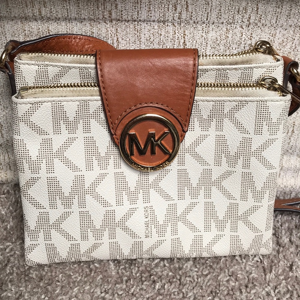 Michael kors crossbody purse